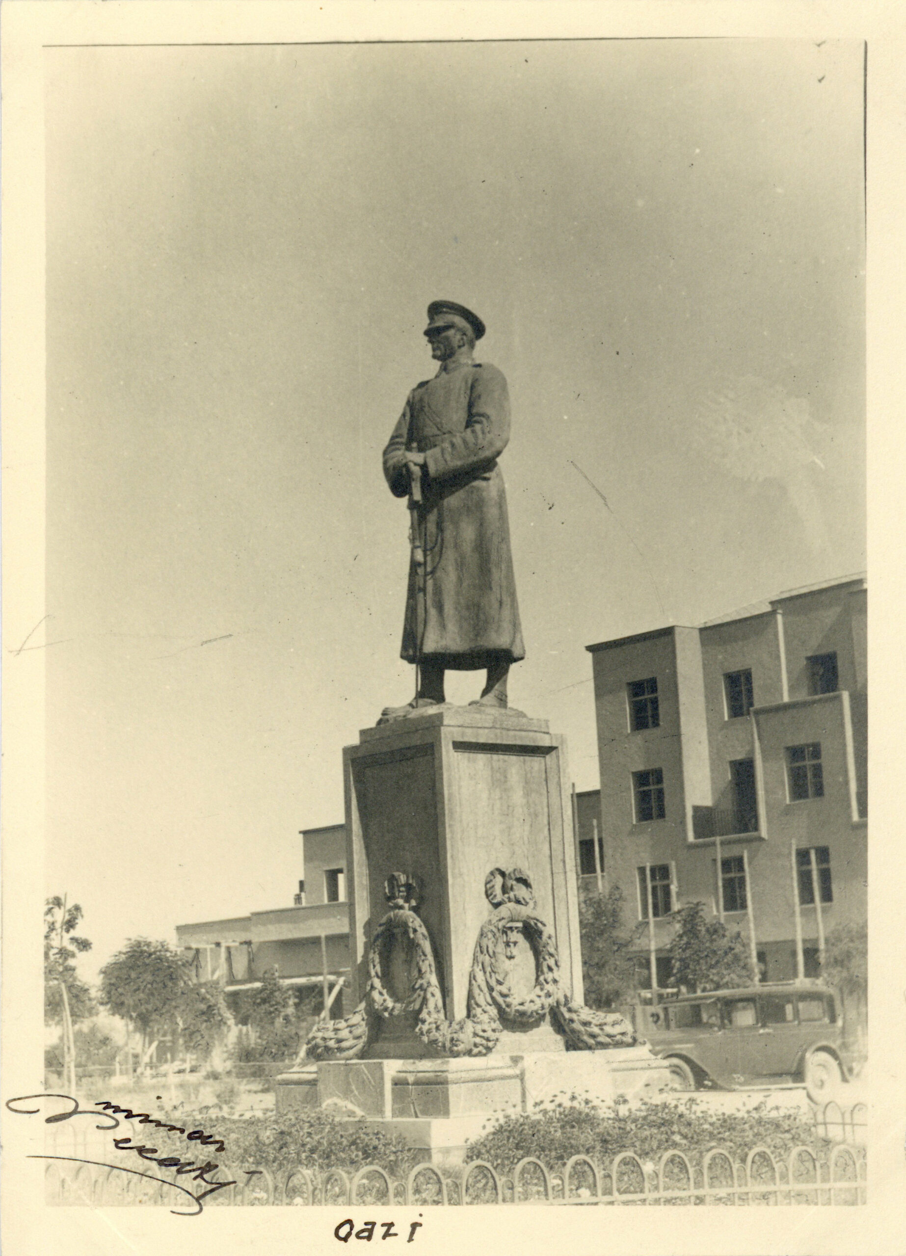 Mareşal Atatürk Anıtı