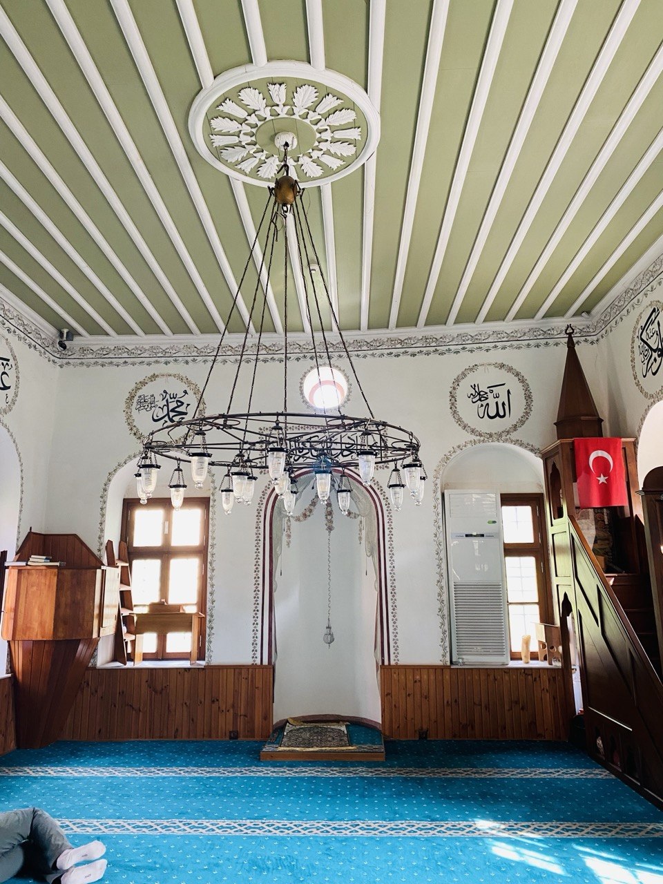 Mesnevihane Camii İç Görünümü