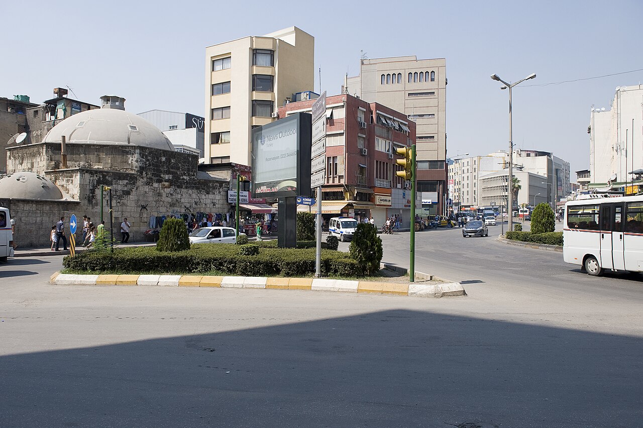 Meydandaki hamamın görünümü