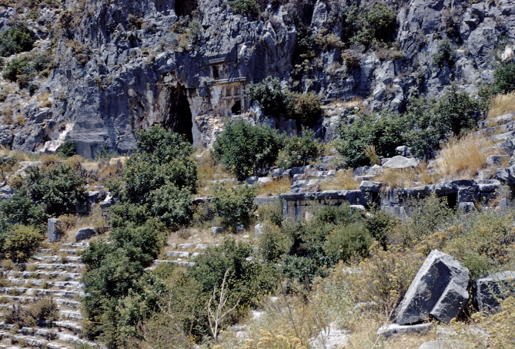Myra Antik Tiyatrosu ve Kaya Mezarları