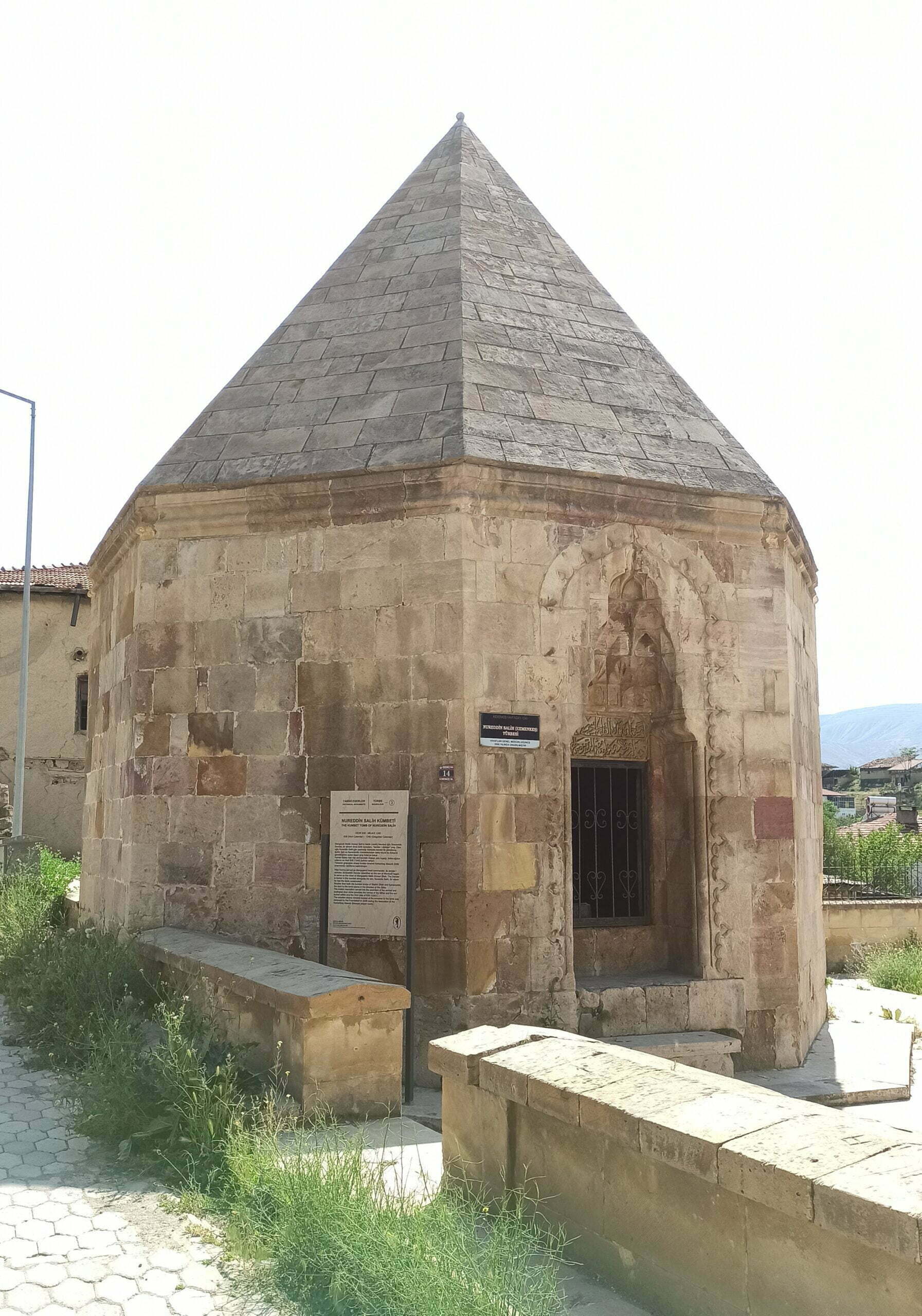 Nureddin Salih Kümbeti