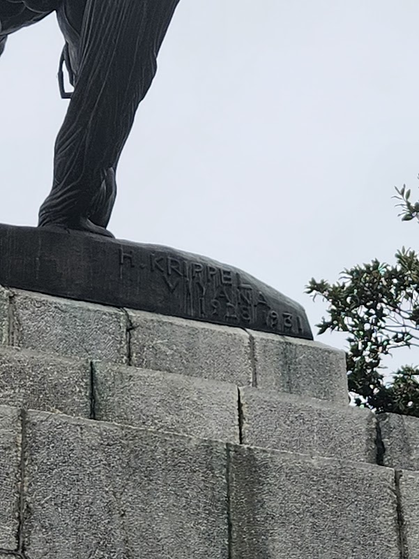 Onur Heykeli’nde “H. Krippel Viyana 1928 1931” detayı