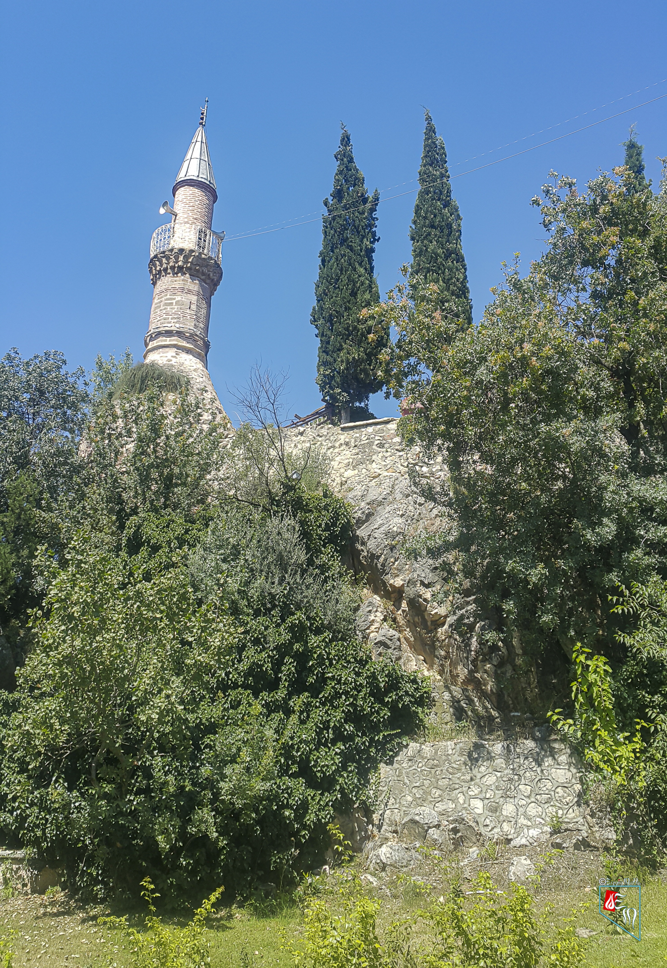 Bilecik Orhan Gazi Camii Uzak Minarenin Camiden Görünüşü