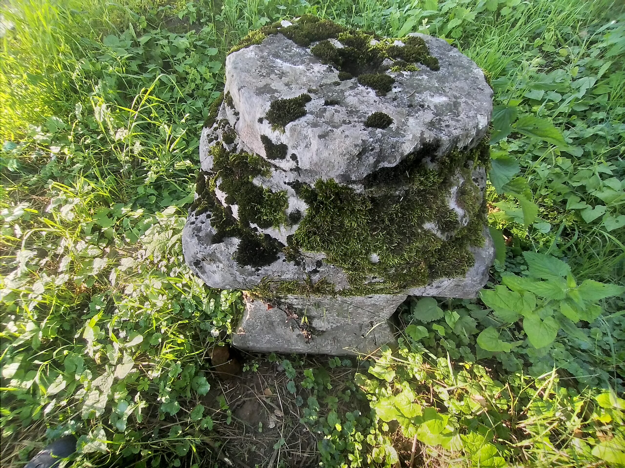 Ozanlar Köyü Camii Alanındaki Devşirme Taş