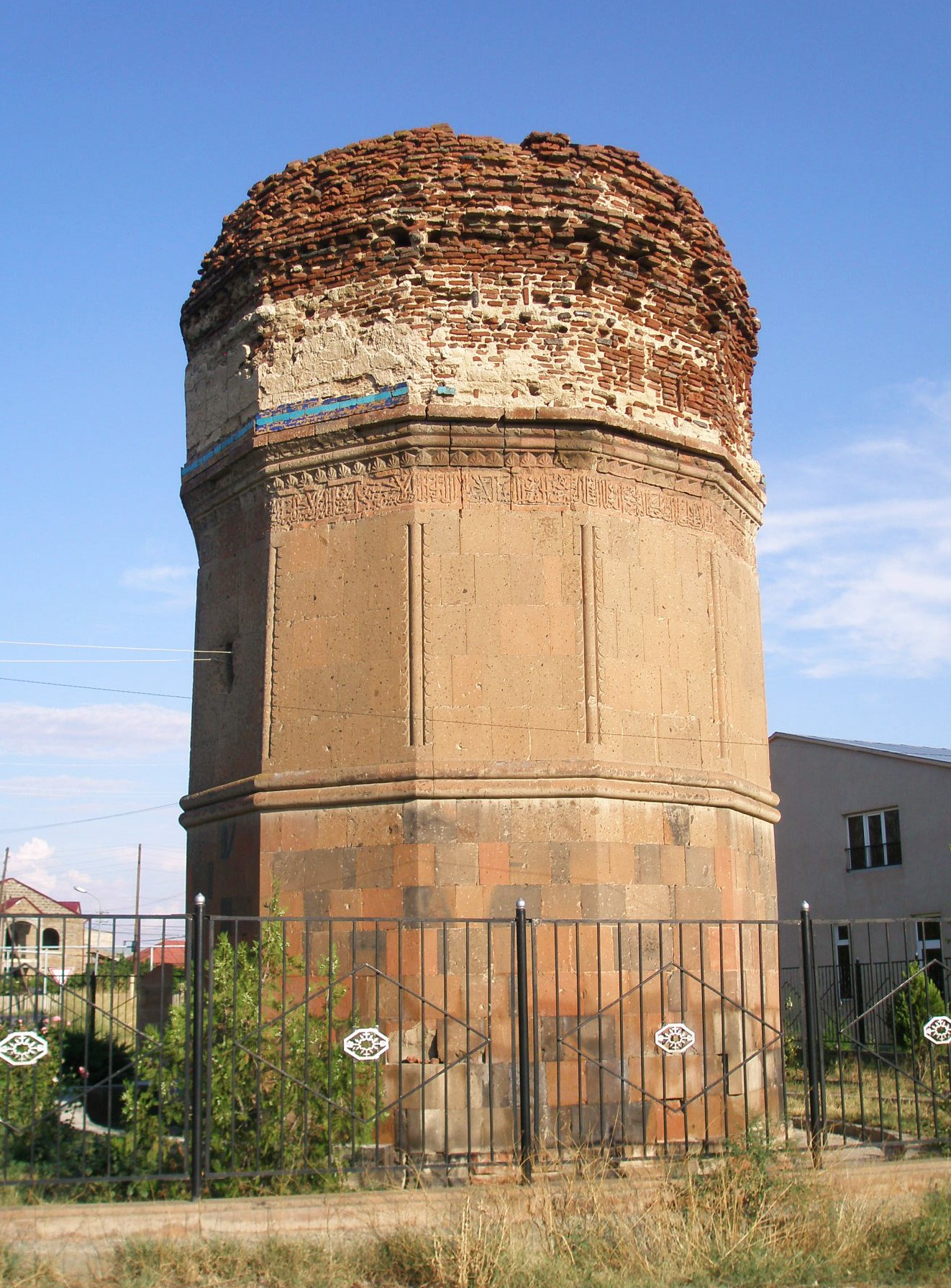 Pir Hüseyin Türbesi
