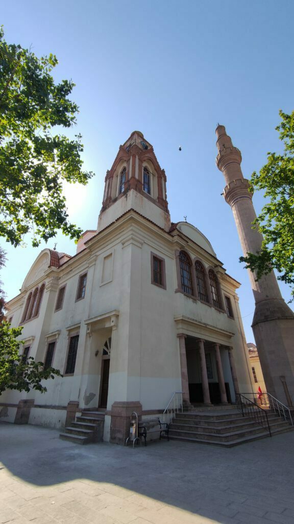 Saatli Cami