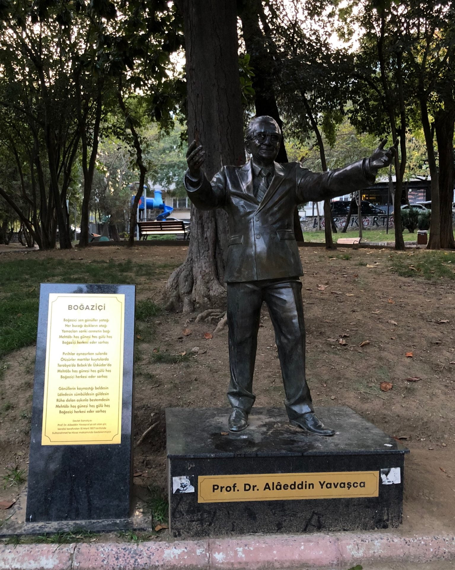 Prof.Dr. Alaeddin Yavaşça Heykeli