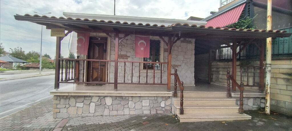 Sakar Baba Türbesi