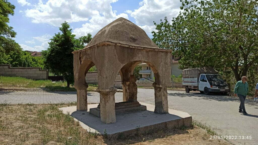 Saracın Türbesi