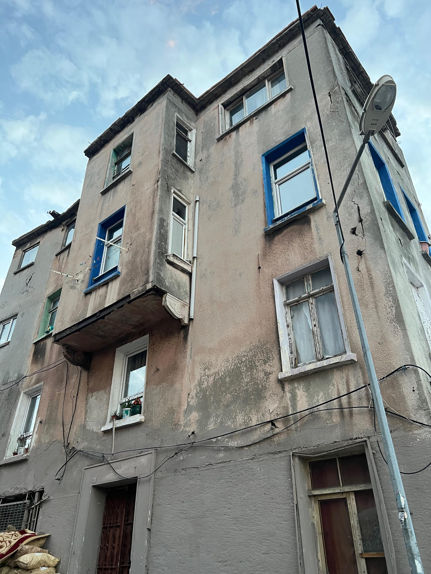 Sarı Han