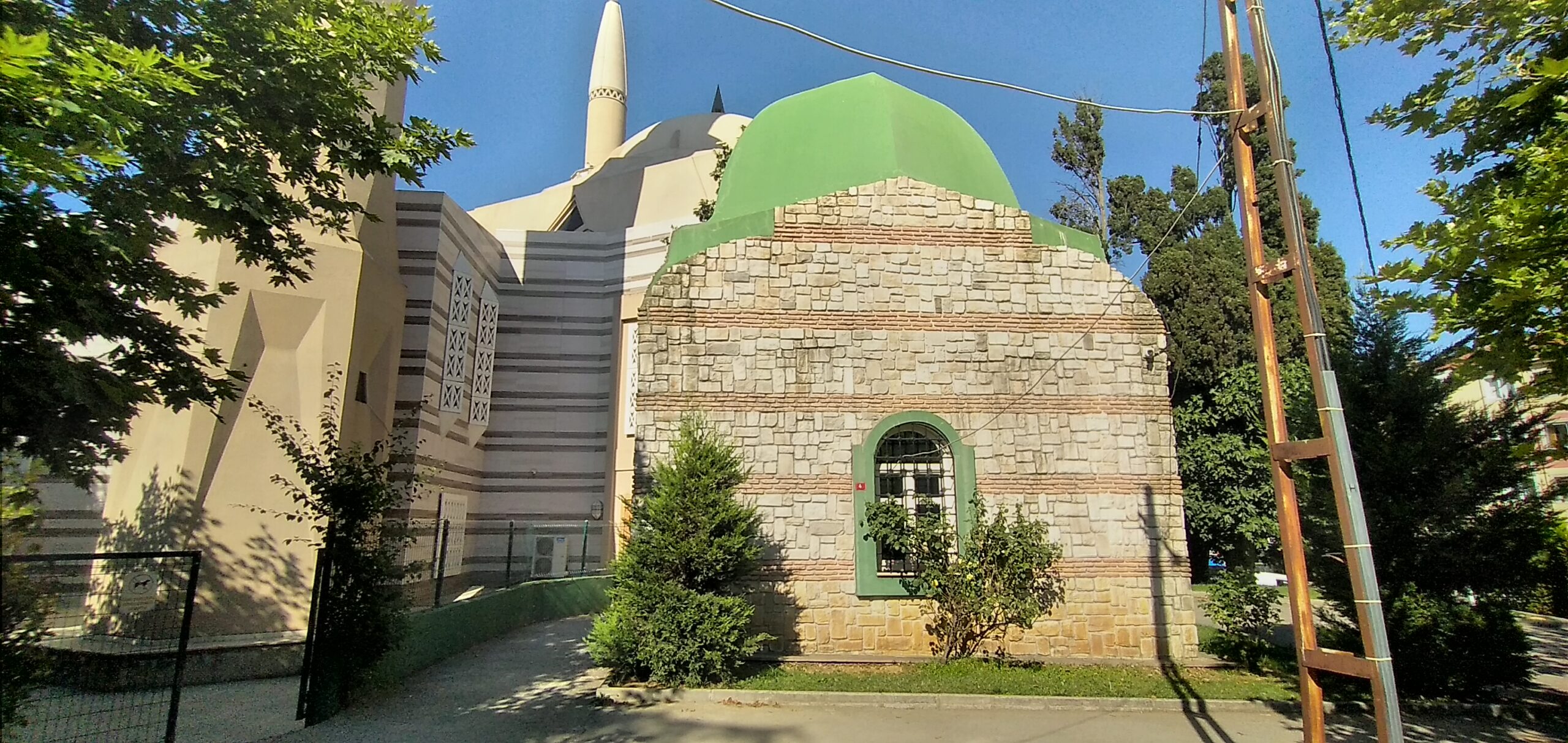 Sarıgazi Türbesi