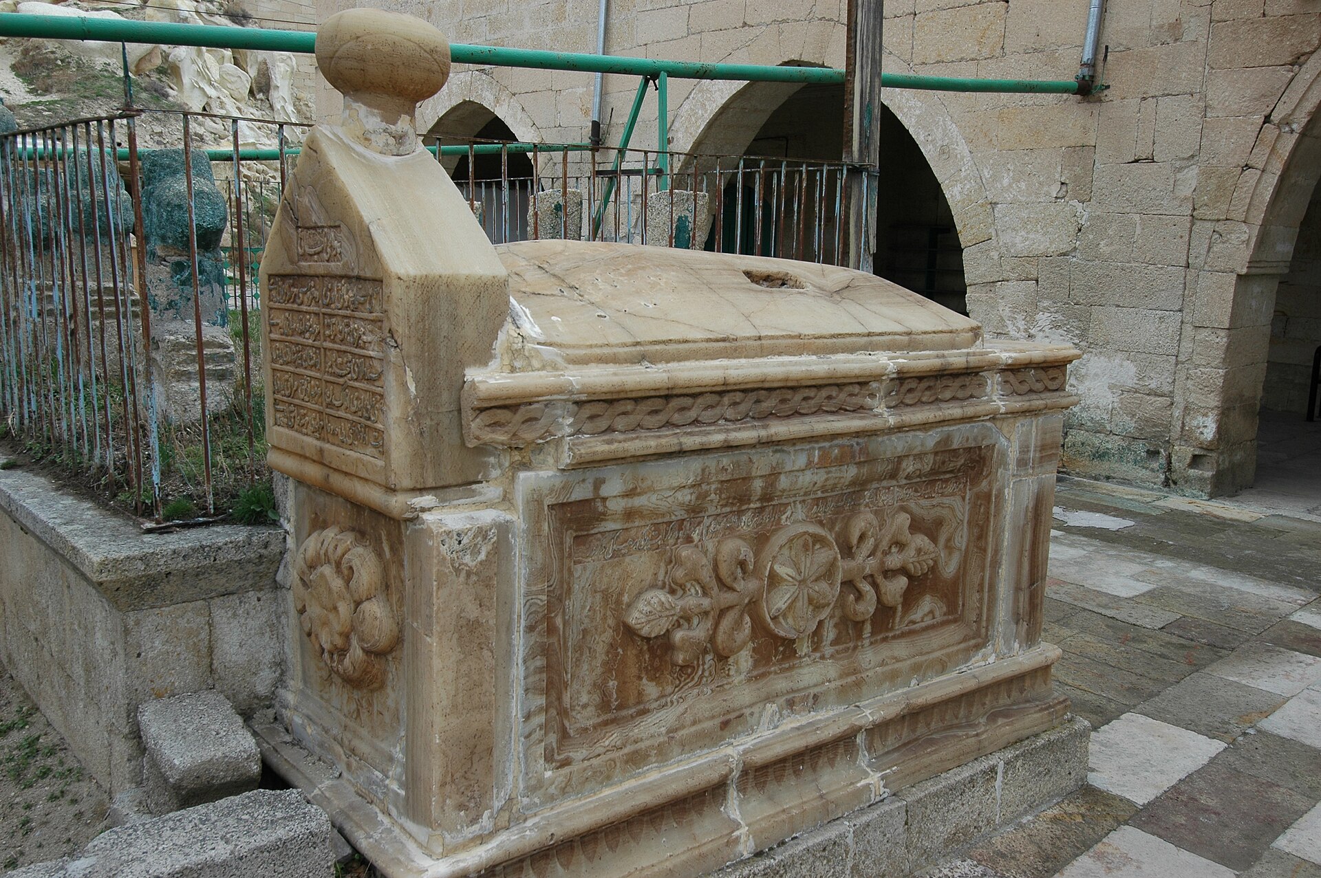 Şeyhülislam M. Hayri Efendi Kabri