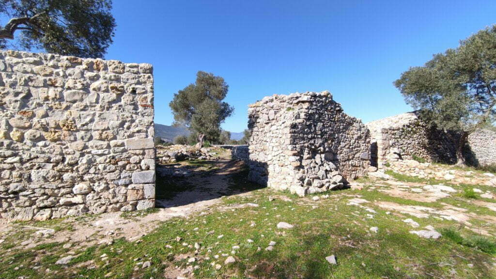 Seymenlik Kapısı, Beçin