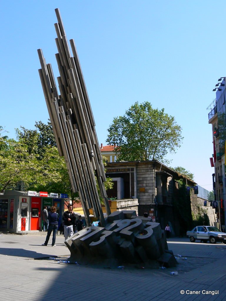 Cumhuriyetin 50. Yılı Anıtı