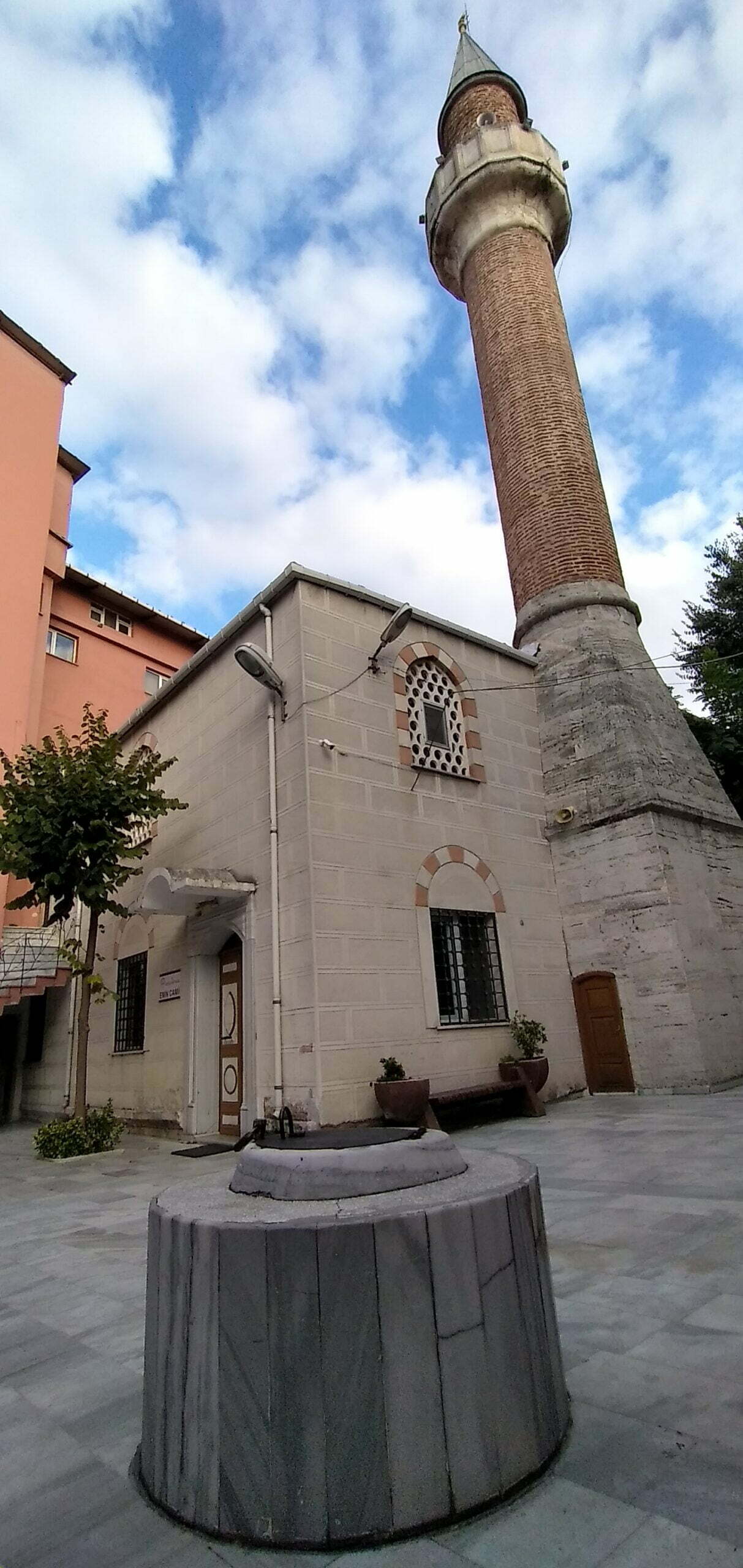 Su Kuyusu, Emin Camii