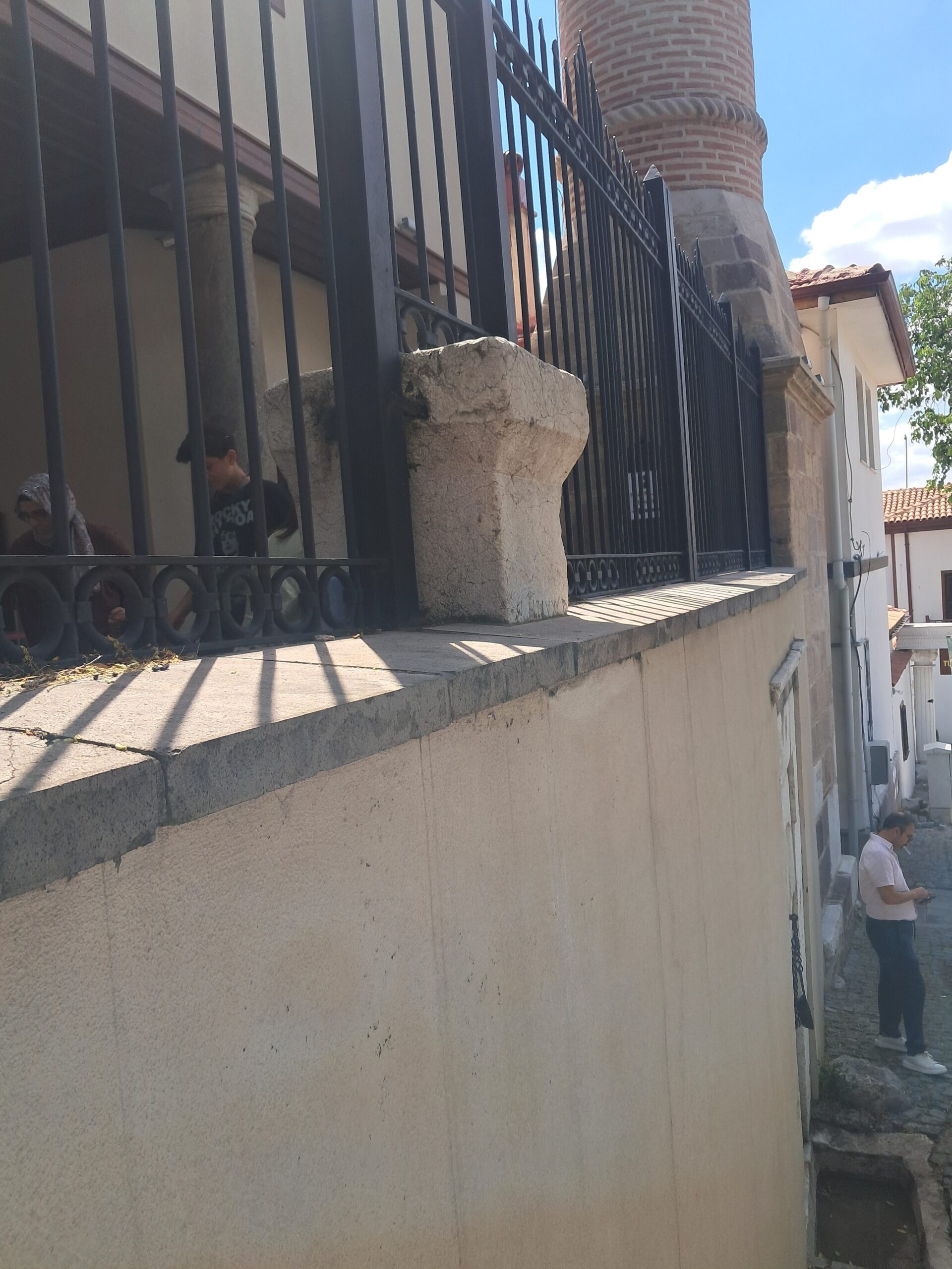 Sultan Alaeddin Camii duvarlarındaki devşirme yazıtlar