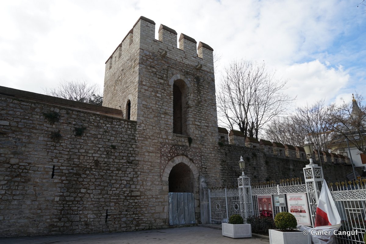 Sur-i Sultani 16. Burç – Park İçinden Görünümü
