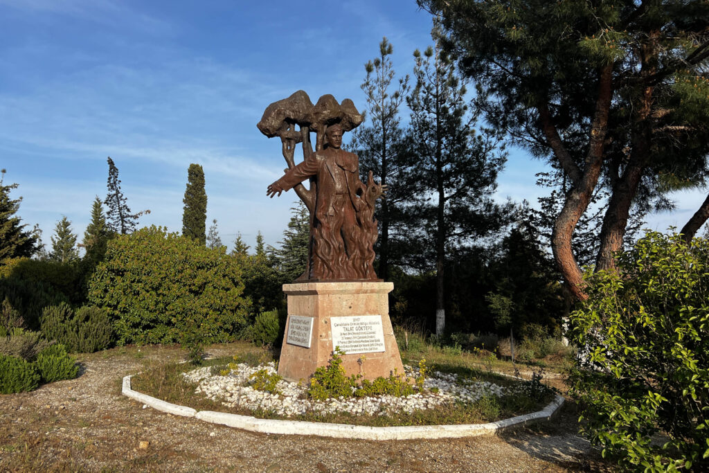 Talat Göktepe Anıtı
