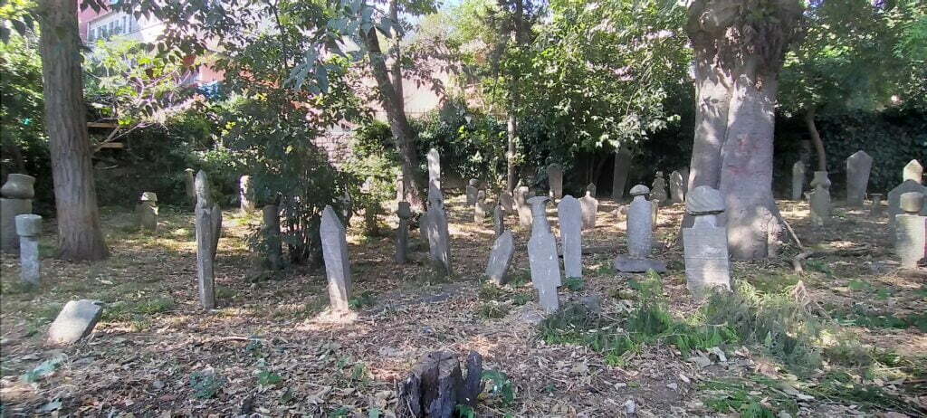 Tarihi Osmanlı Mezarlığı