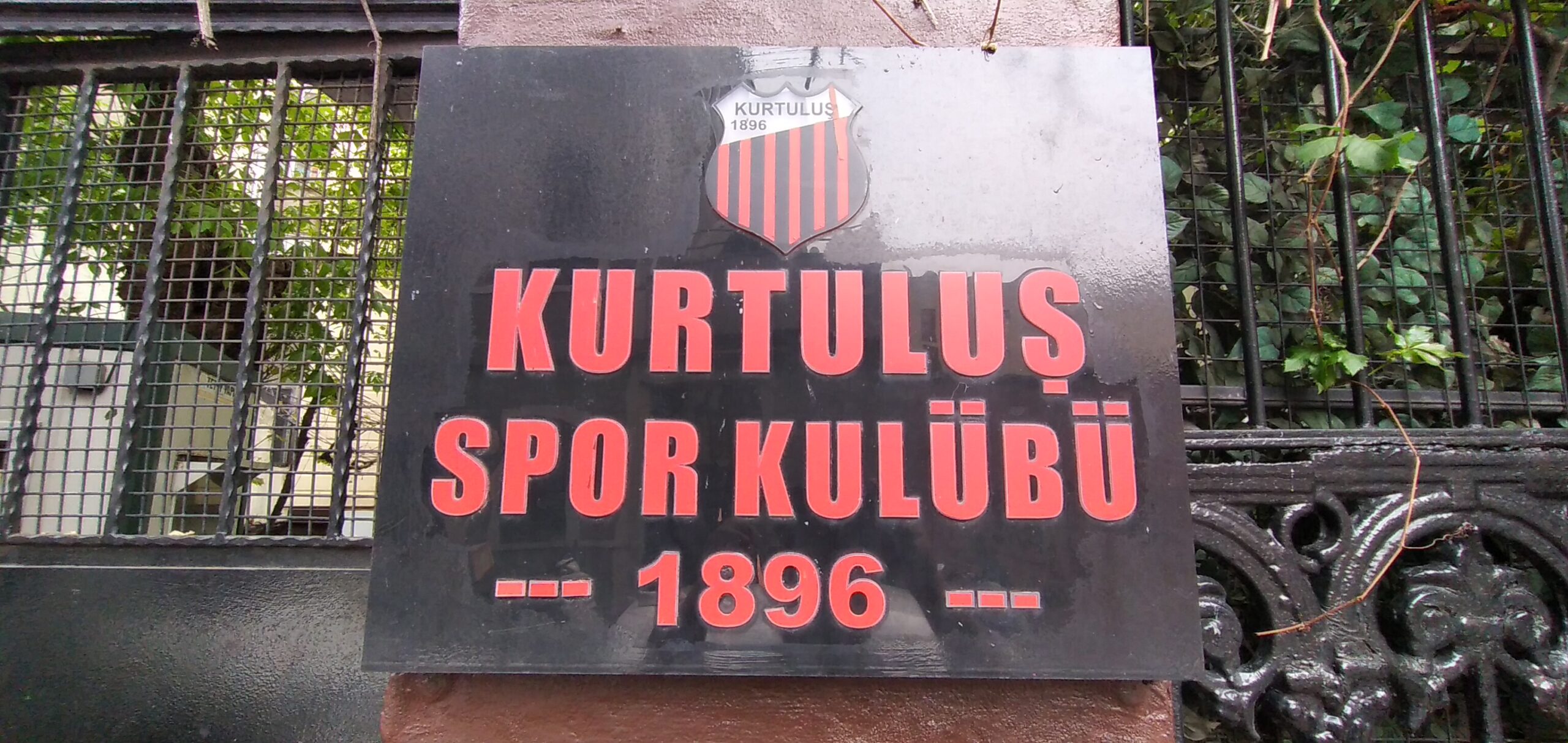 Tatavla Heraklis Jimnastik Kulübü Girişindeki Tabela