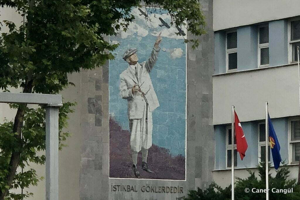 Türk Hava Kurumu Binası Mozaik Panosu