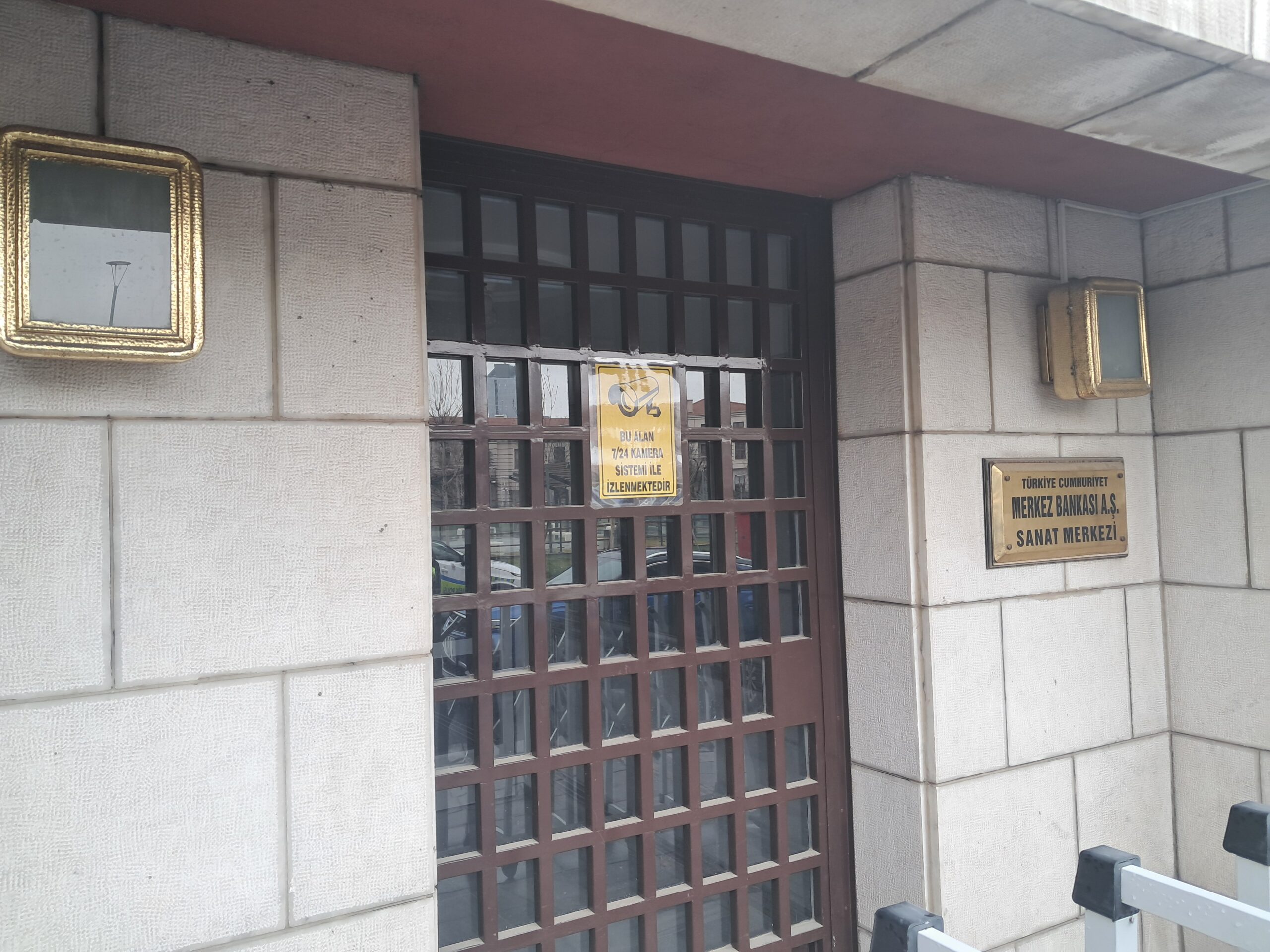Türkiye Cumhuriyet Merkez Bankası Binası Girişi