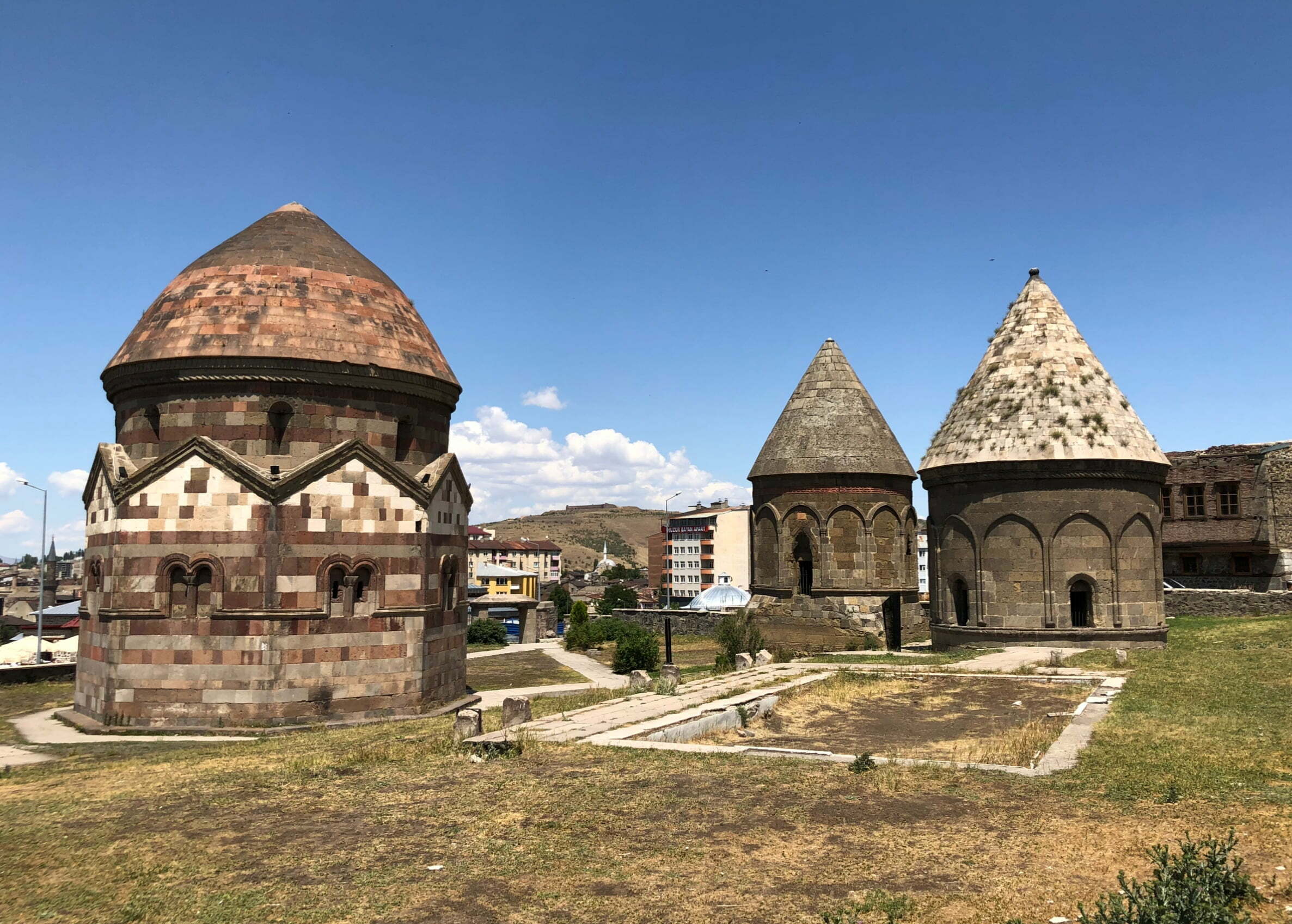 Üç Kümbetler