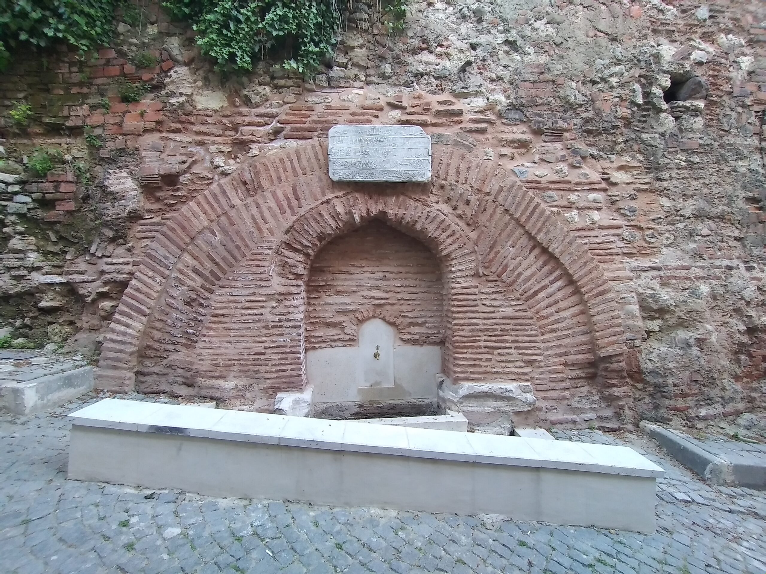 Üçler Hamamı Sokak Duvar Çeşmesi Restorasyondan Sonra