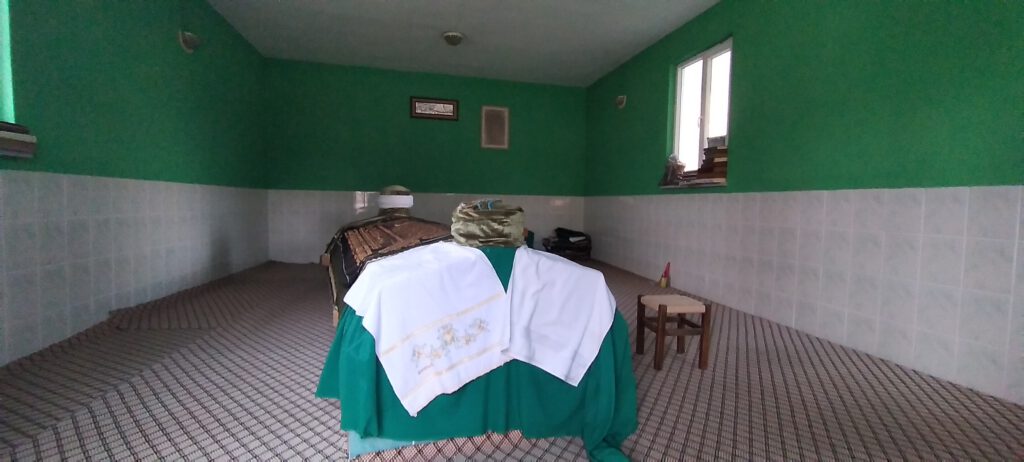 Yabalı Dede Mehmet Efendi Türbesi