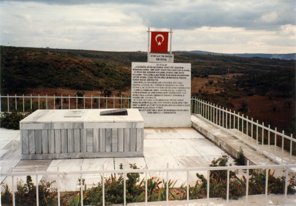 Yarbay Hüseyin Avni Bey Şehitliği