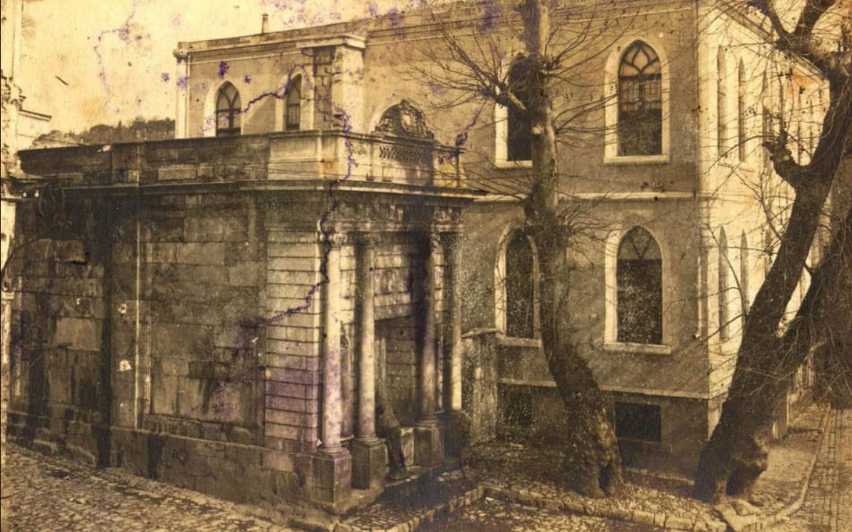 Karakol ve yanındaki çeşmenin deniz cephesi, 1941 öncesi