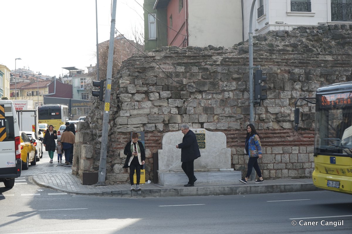 Yeni Aya Kapı