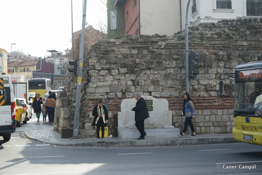 Yeni Aya Kapı