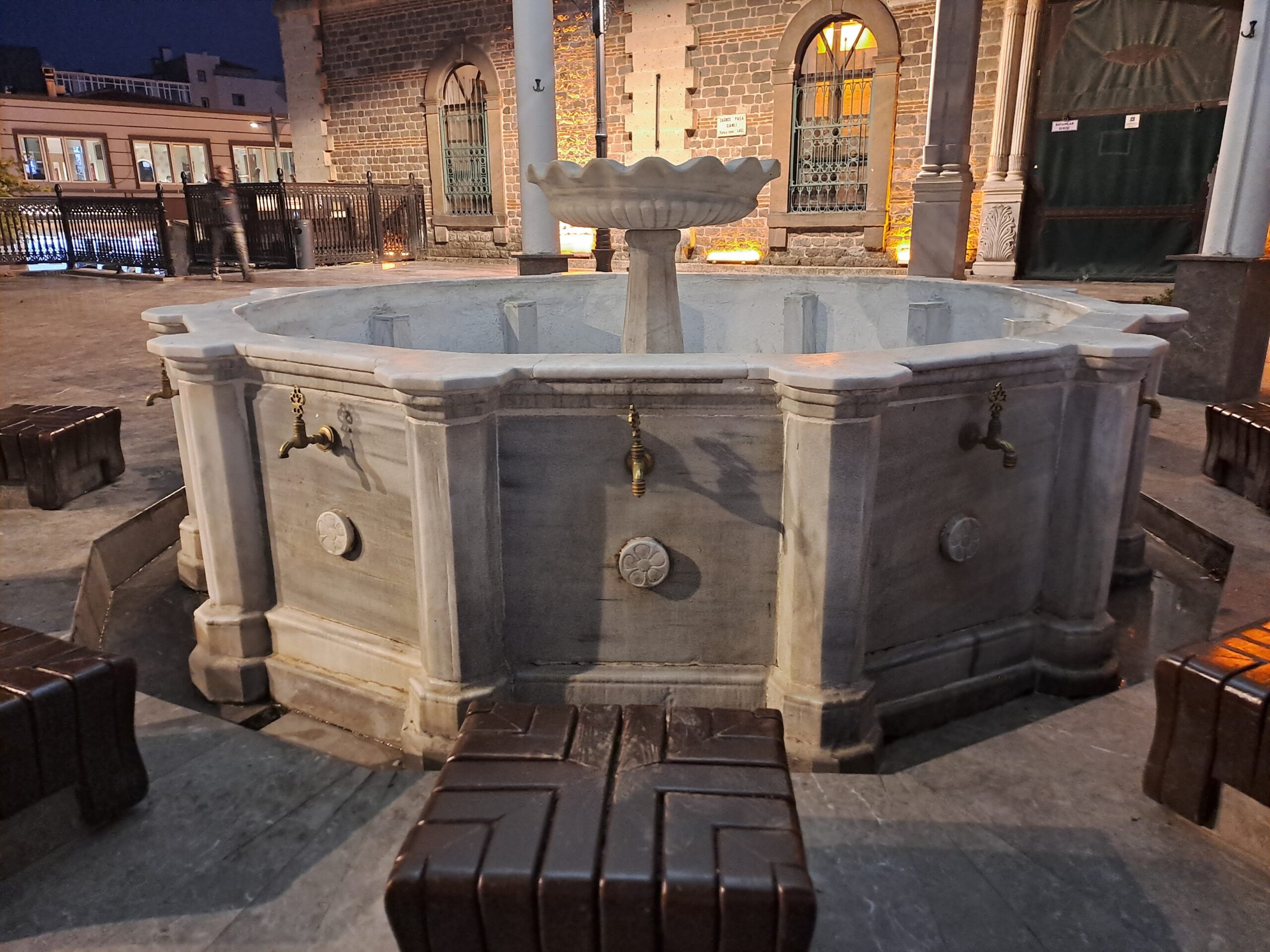 Zağnos Paşa Camii Şadırvanı 2