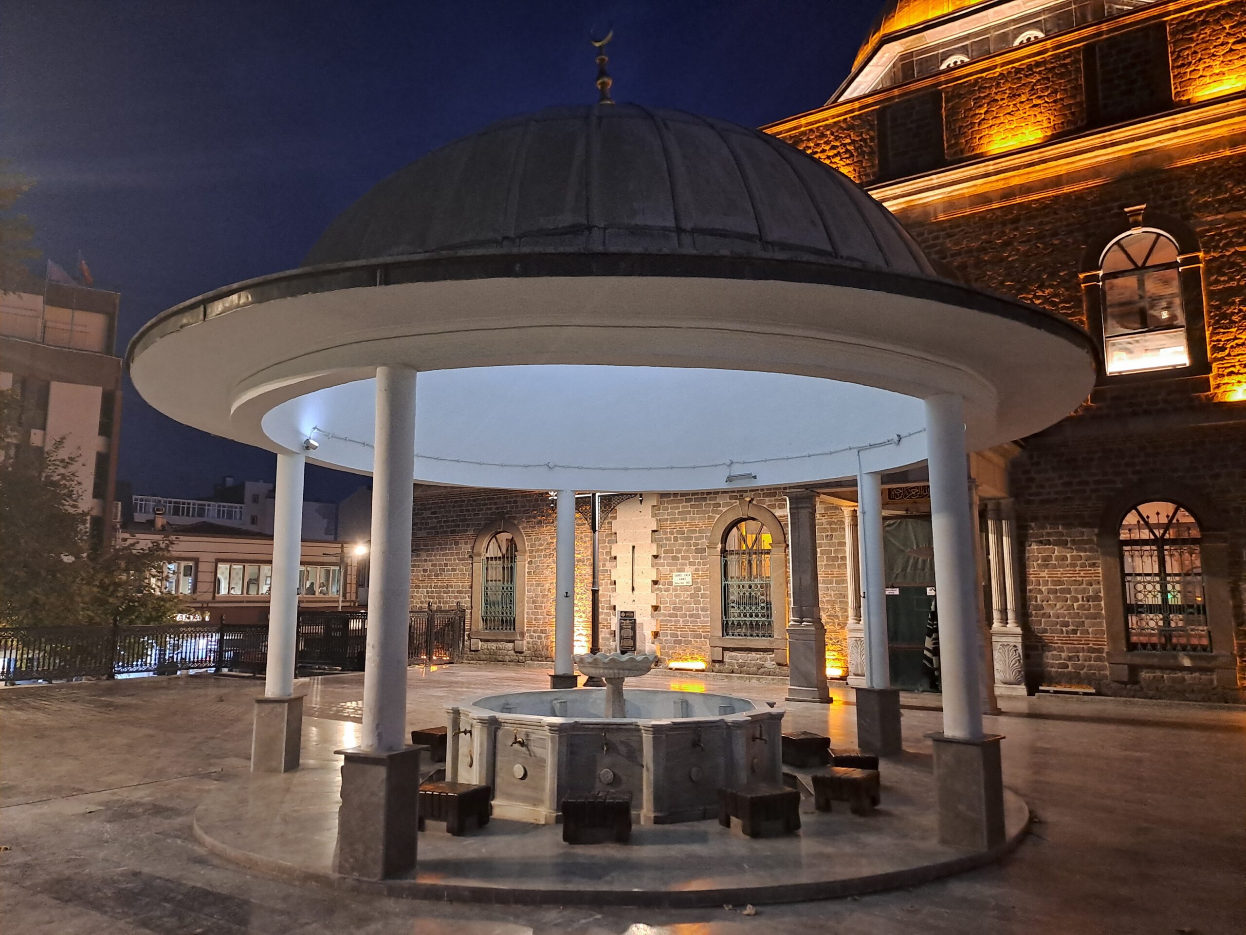 Zağnos Paşa Camii Şadırvanı 2