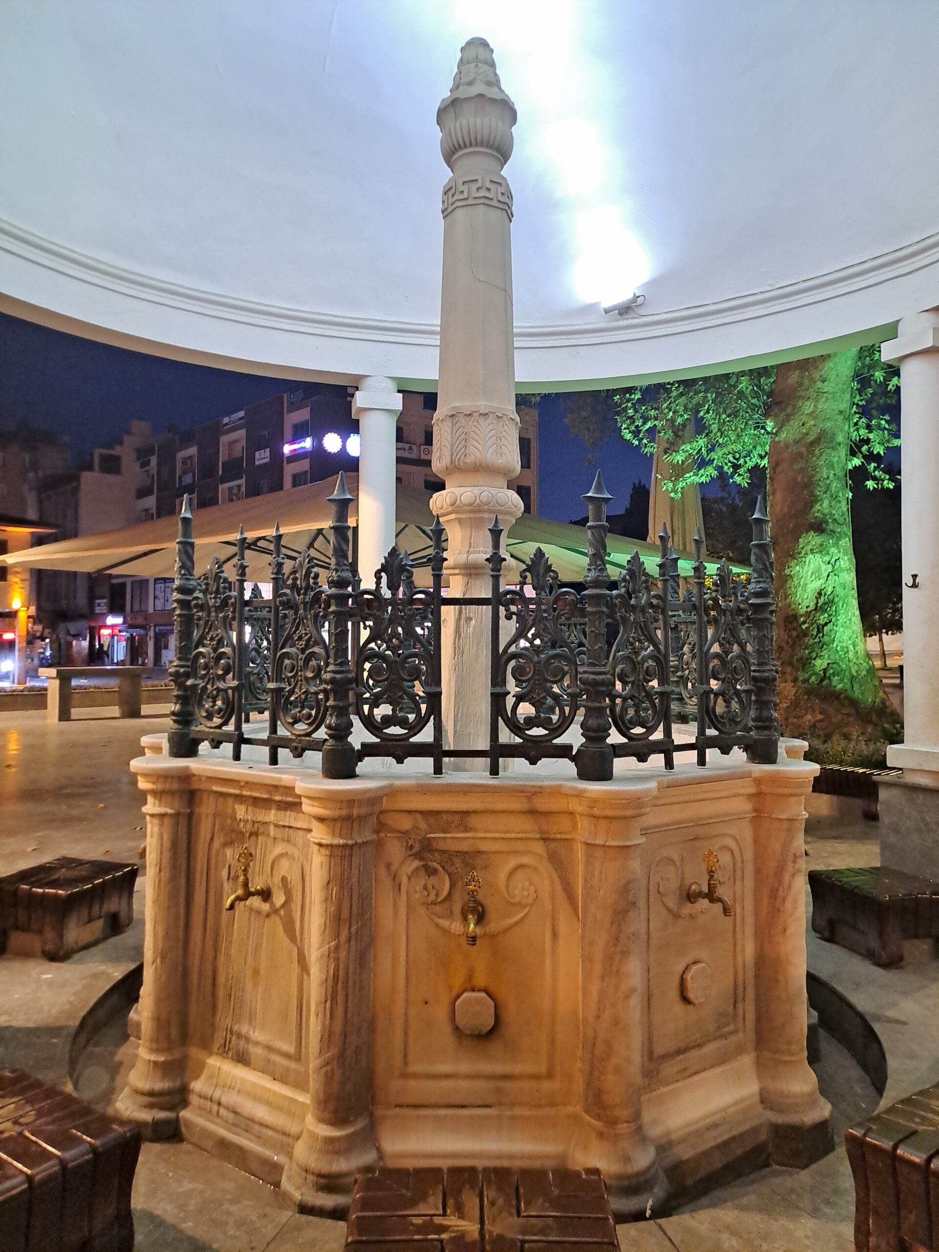 Zağnos Paşa Camii Şadırvanı