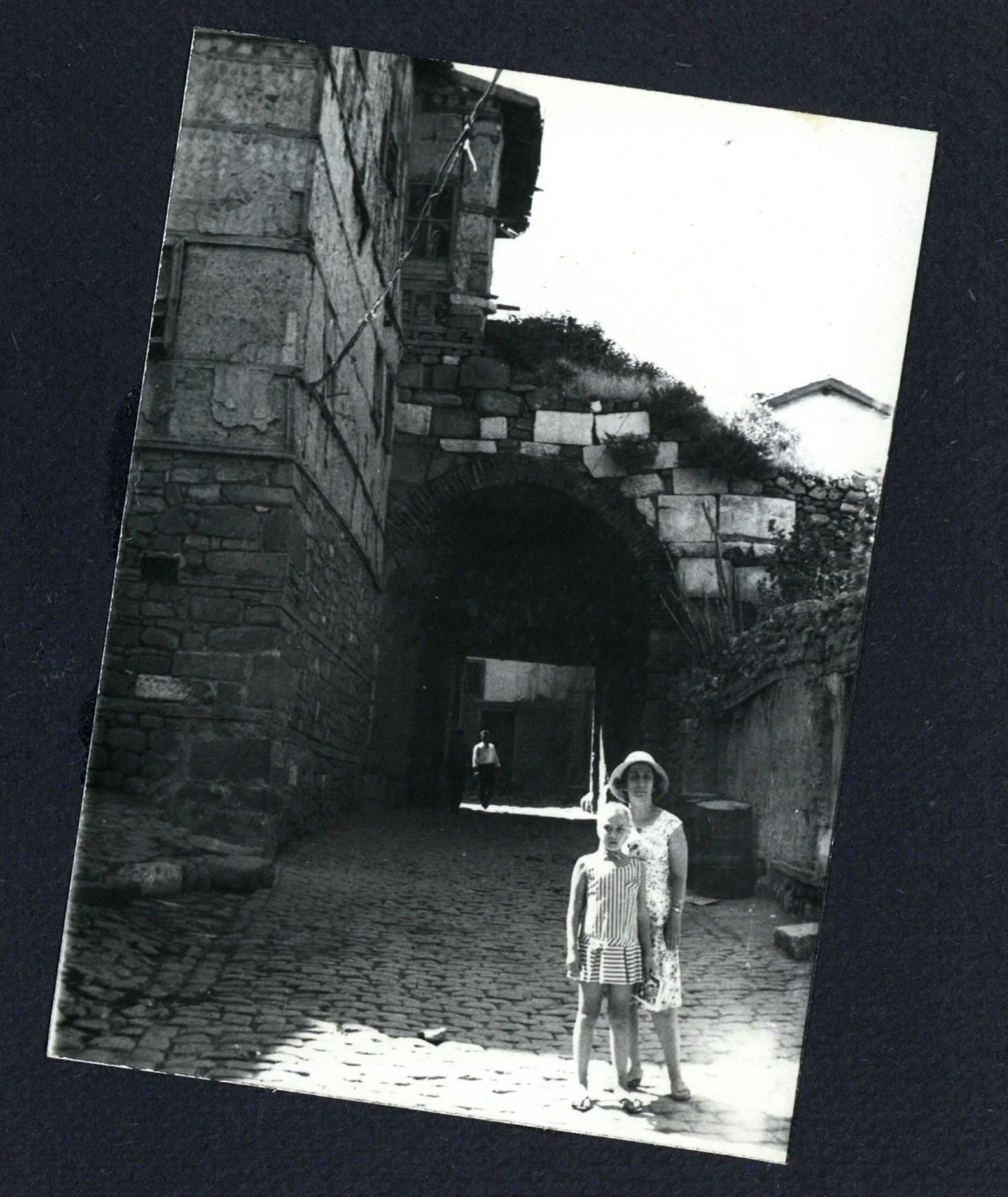 Bir Ailenin Seyahat Fotoğraflarında Zindan Kapısı (Alaaddin Camii tarafı)